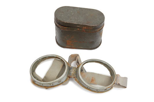 Military Goggle complete with its original metal case, origin unknown!